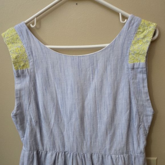 J.CREW Women's Sleeveless Top in Light Gray with Yellow Accents - Picture 4 of 10